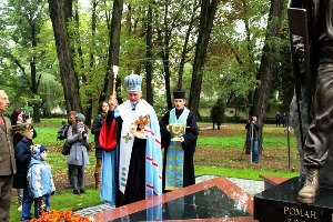 В Івано-Франківську освятили пам’ятник убитому на Майдані Роману Гурику.(ФОТО)